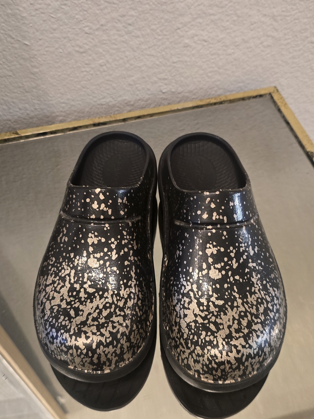 OOFOS OOcloog Recovery Clogs 